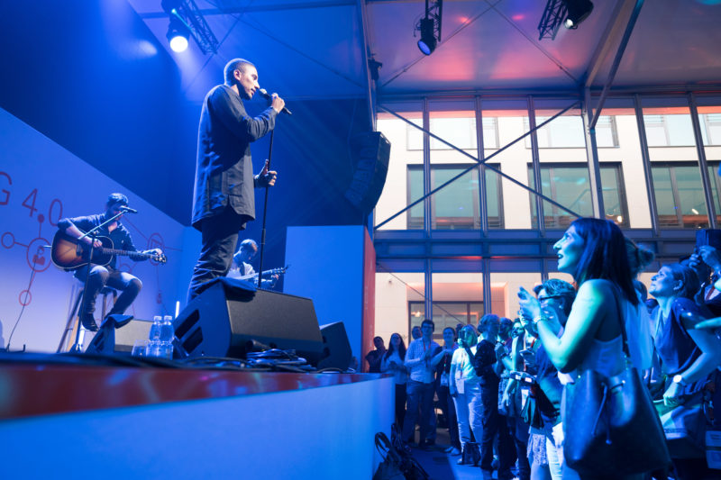 Editorial photography as event photography and fair photography: Concert by Andreas Bourani at a company event.