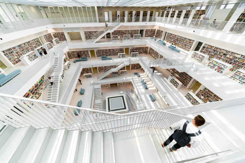 Stadtportrait Stuttgart: Architekturfotografie: Blick in die Stadtbibliothek in Stuttgart, eines der am meisten fotografierten Gebäude in Stuttgart.