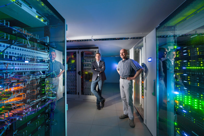 Science photography: Left Sascha Albers and right Gunther Schiefer are in charge of the AVARE project at the FZI Forschungszentrum Informatik in Karlsruhe, which is funded by the Landesstiftung Baden-Württemberg foundation. AVARE is intended to offer the user a personal data protection profile that is accessible on all devices. Here they are located in the computer centre of the institute.