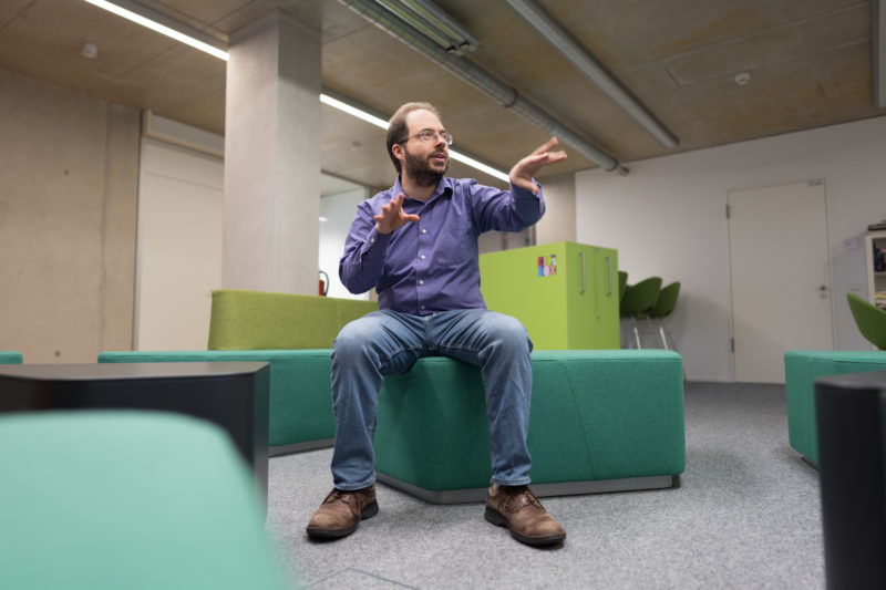 Portrait of a scientist: Even if the environment in a research institute often looks bleak, good portraits are successful if the scientist portrayed is open and talkative, making photogenic gestures.