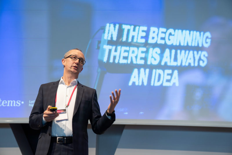 Event Photography: A customer event of an IT company: Good portraits of each speaker are crucial if you want to present the event comprehensively. You cannot repeat such a picture.