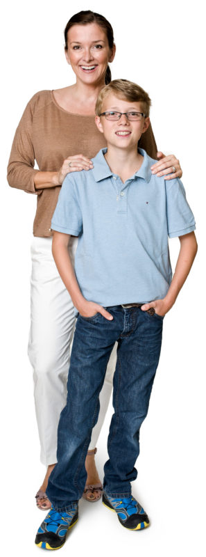 Portrait photography: Full body portrait of a mother with her son in front of a white background. The photo is taken with studio lighting and white background in an apartment.