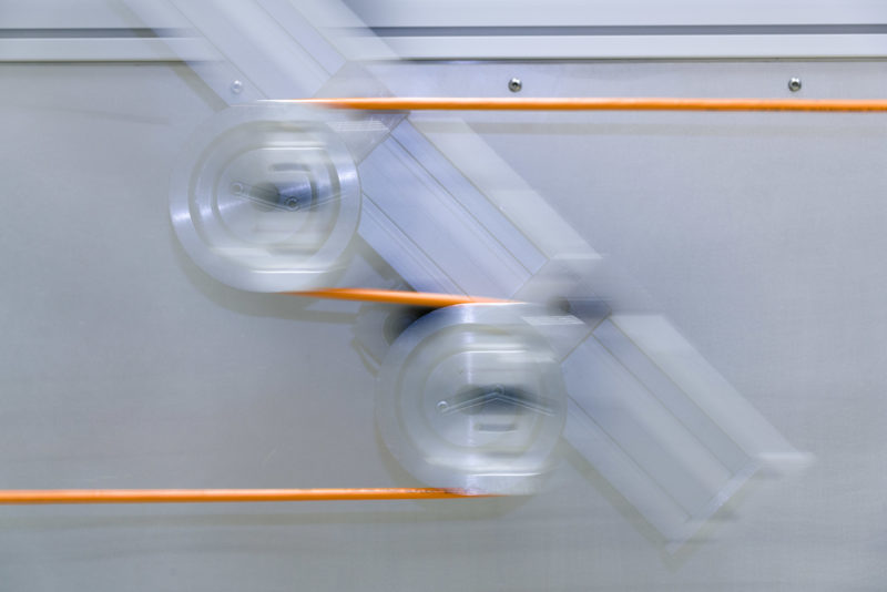 Industry photography: In a test laboratory: The mechanical load capacity of a cable is examined by a continuous movement test.