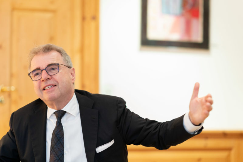 Interview photos: Portraits during a conversation with an economic expert. Hand movements in the picture make a person