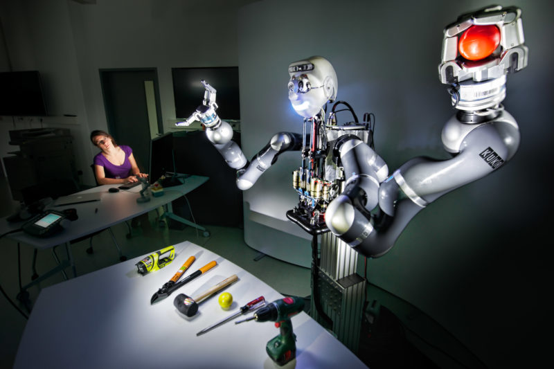 Science photography: This robot at the Max Planck Institute in Tübingen for autonomous motor trains the skill to recognize  tools and to handle them properly.