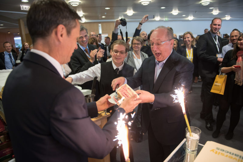 Editorial photography as event photography and fair photography: Gerhard Oswald, a long-standing member of the Executive Board of SAP SE, receives the first piece of the cake at a company event.