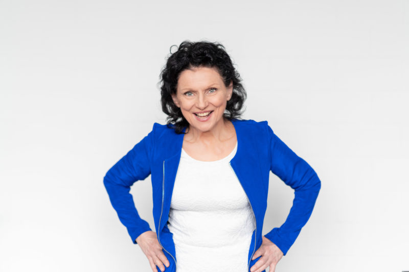 Portrait photography: scientists in their institute building. Often it is better to reduce the surroundings to a vivid portrait. Here the background is simply neutral white.