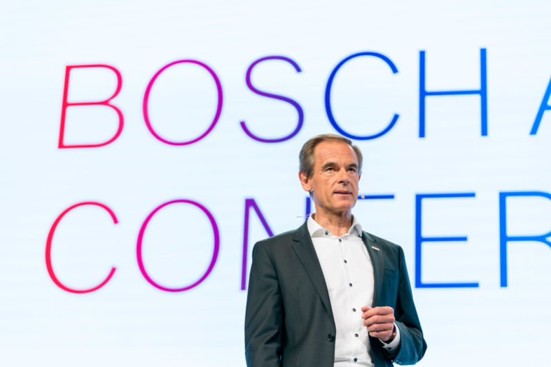 PR-Fotografie: Pressefotos auf der Pressekonferenz der Robert Bosch GmbH: Geschäftsführer Dr. Volkmar Denner bei seinem Vortrag.