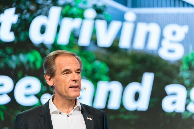 PR photography: Press photos at the press conference of Robert Bosch GmbH: Board of Management member Dr. Volkmar Denner during his presentation. In the background the lettering driving.