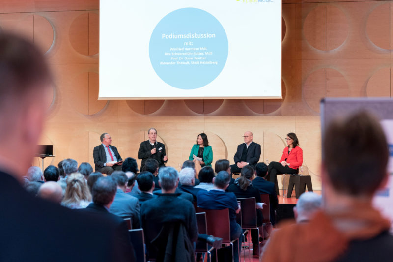 Press photos for an initiative of the Baden-Württemberg state government on the occasion of the kick-off event of the competence network CLIMATE MOBILE with Transport Minister Winfried Hermann: Room overviews are important to enable a varied series of pictures.