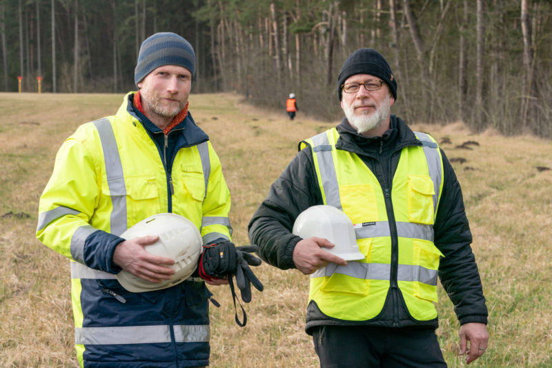 Fotoreportage bei Fledermausspezialisten: Die beiden wichtigsten Beteiligten sind viel draußen in der Natur, müssen aber zum Teil trotzdem Industrieklettererausrüstung tragen.