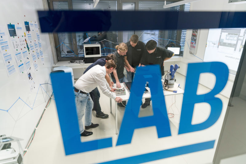 Technology photography:  In the new future laboratory of Schubert System Elektronik GmbH in Neuhausen ob Eck, employees are researching new operating concepts for industrial machines.