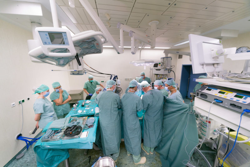 Medizinfotografie: In der kinderkardiologischen Abteilung der Universitätsklinik Homburg (Saar). Operation am offenen Herz.